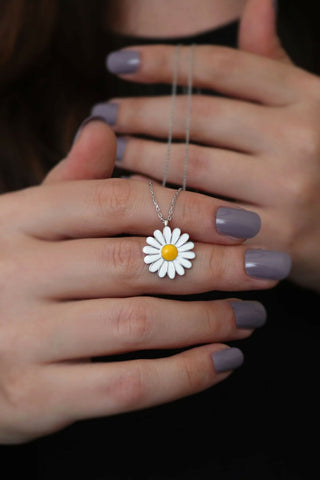 Sterling Silver Daisy Pendant Necklace - Spero London